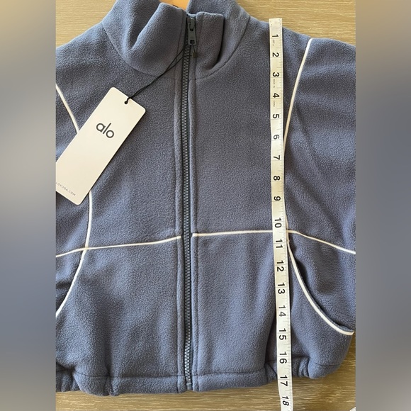 NWT ALO Yoga Polar Fleece Game Time Full-Zip Jacket Size XS Cropped Blue/White - Picture 12 of 12